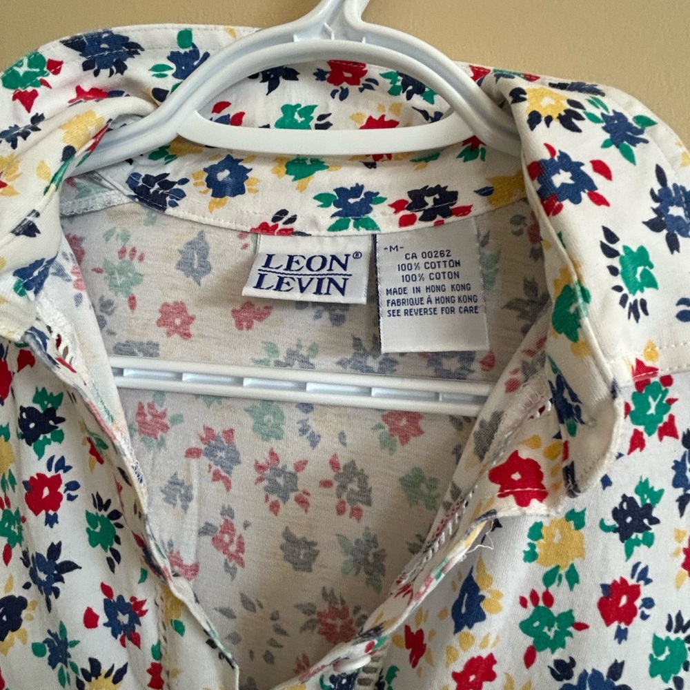 VTG, 80’s Leon Levin Floral stretch Polo Shirt with fitted waistband.